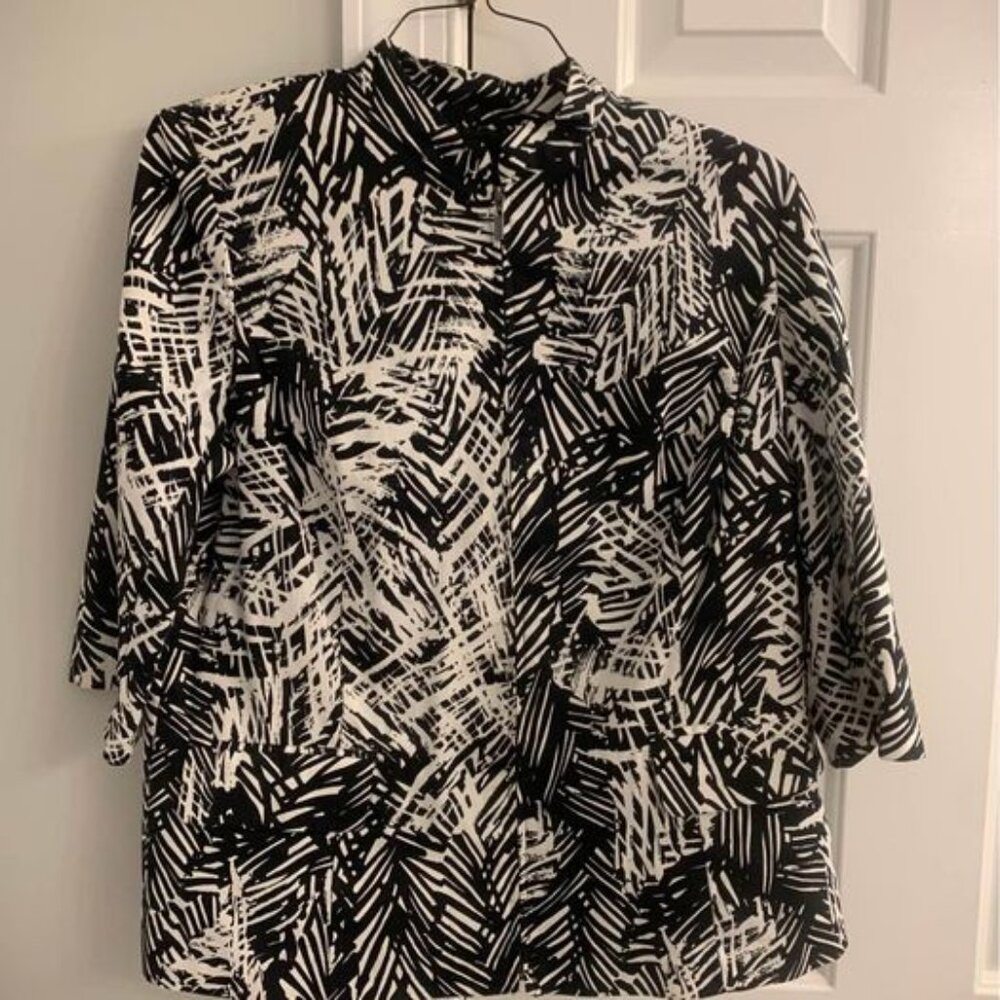 Women’s Size 1X Black and White 3/4 Sleeve Notations Jacket